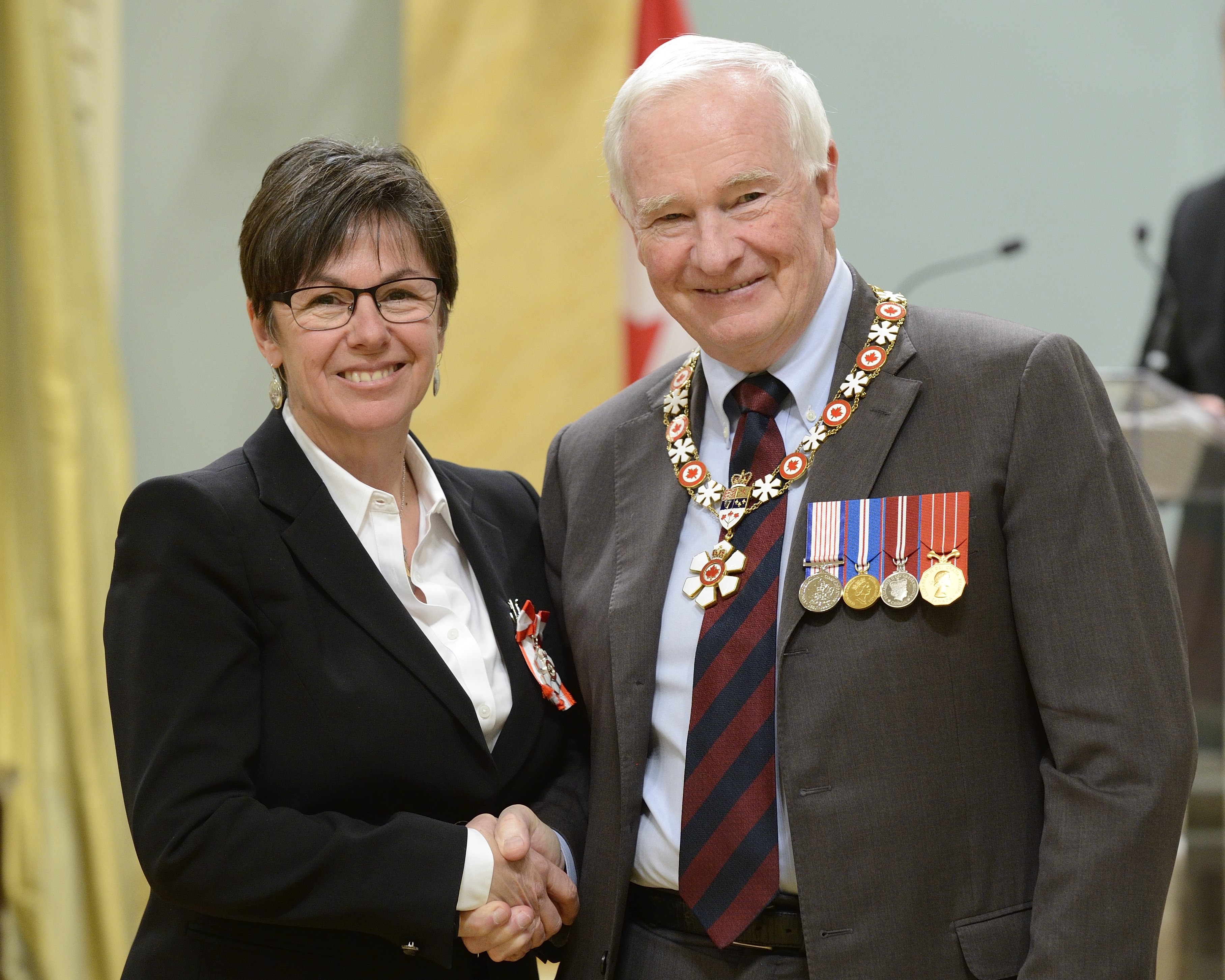 Photo: Kim Pate, CM, (left) receives the Order of Canada from His Excellency the Right Honourable David Johnston Governor General of Canada. Photo credit: MCpl Vincent Carbonneau, Rideau Hall ©Her Majesty The Queen in Right of Canada represented by the Office of the Secretary to the Governor General (OSGG), 2015. Reproduced with permission of the OSGG, 2015. 
